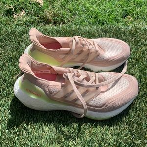 - Women’s Adidas Ultraboost 21 Running shoes sz 7
